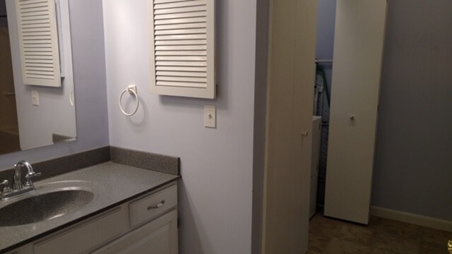 Full bath - 14 River View Dr