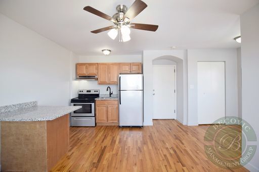 Building Photo - 7450 N Greenview Ave