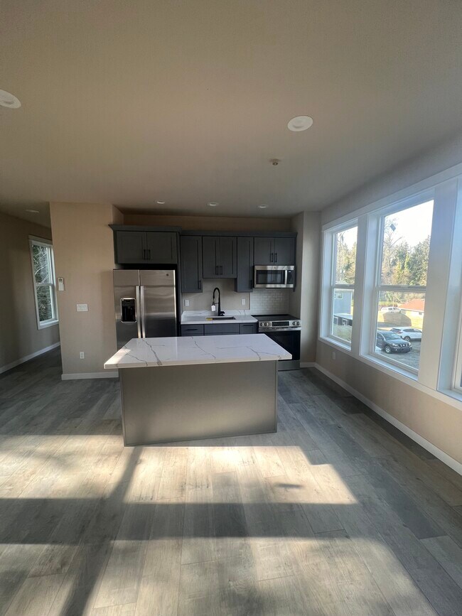 Building Photo - 11416 8th Ave S