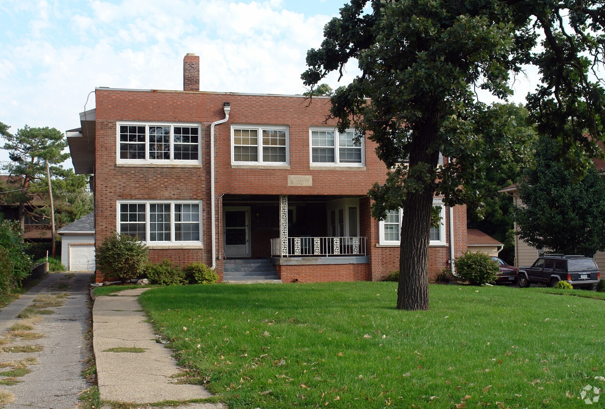 Primary Photo - 3921 Ingersoll Ave