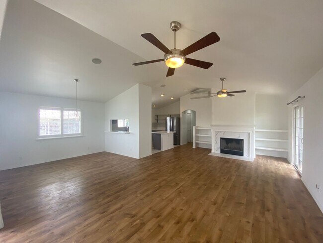 Building Photo - The Heart of Waimea 3BR/2BA with AC, Vaulted Ceilings, and Yard Service!