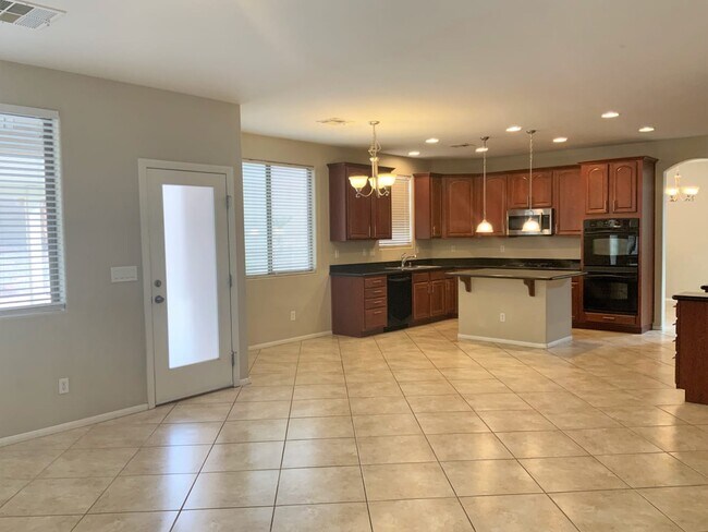 Building Photo - 2733 Dundonald Ct