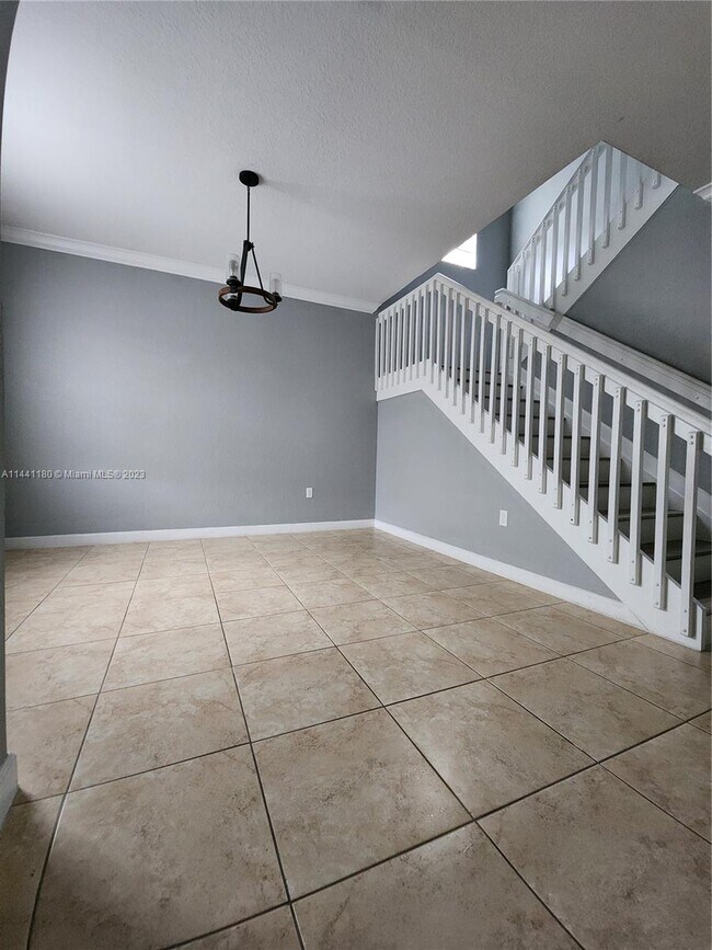 Building Photo - 362 NE 31st Terrace