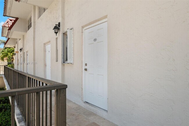 Foto del edificio - 6703 N Kendall Dr