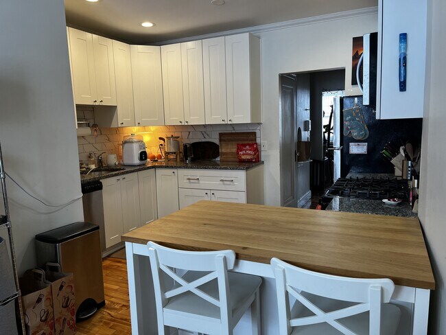 Foto del edificio - 280 Corey Rd