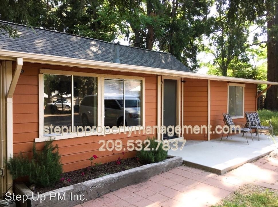 Primary Photo - 2 br, 1 bath House - 99 Big Trees Rd REAR