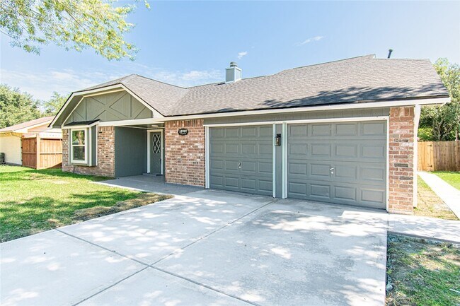 Building Photo - 15707 Amapola Dr