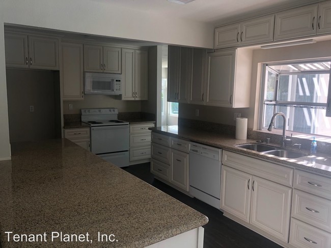 Building Photo - 4 br, 2.5 bath House - 2246 Barney Street