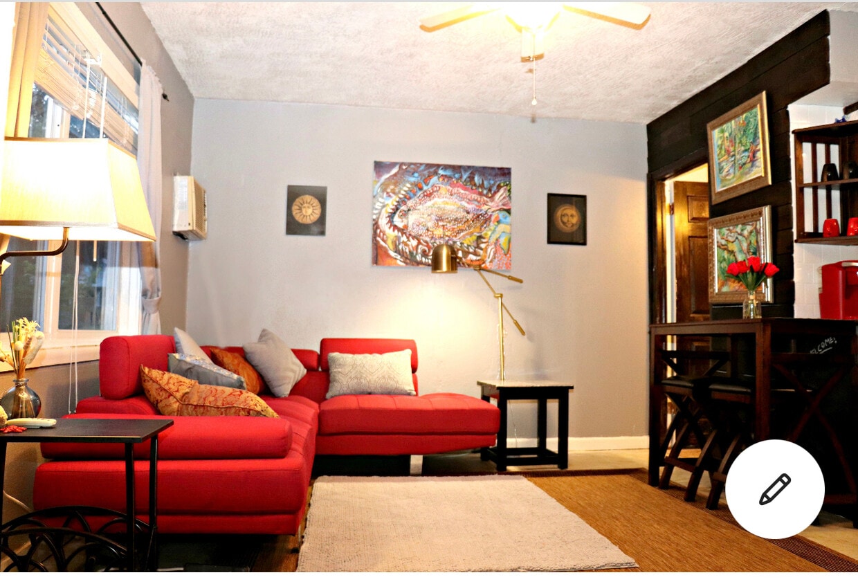 Primary Photo - 108 Sutton St