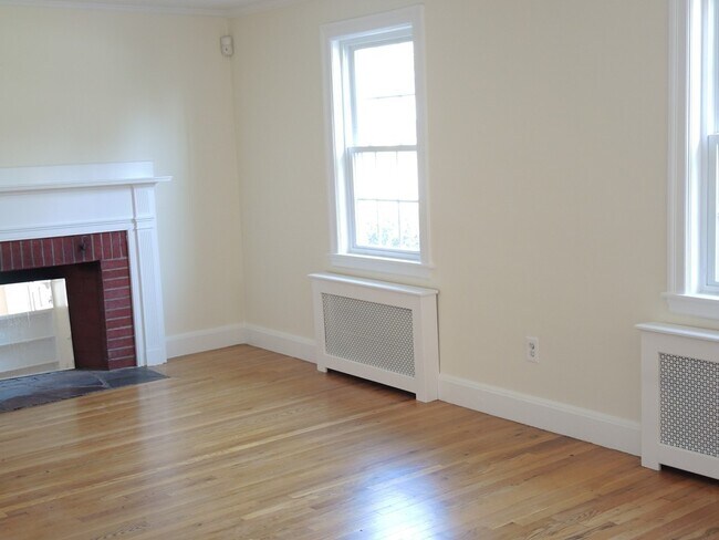 Foto del edificio - 160 Great Plain Ave