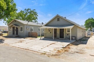 Building Photo - 624 J St