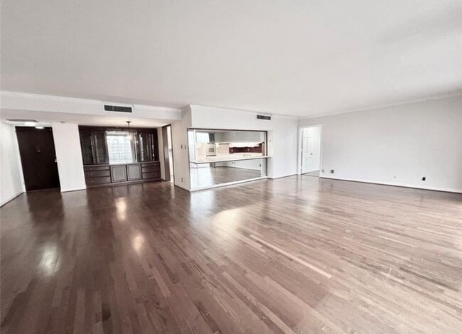 Building Photo - 2016 Main St