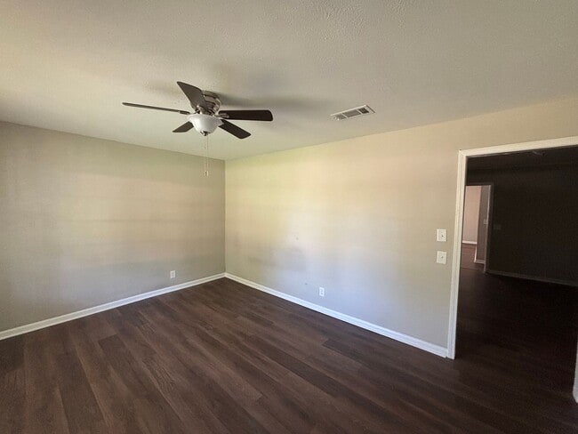 Photo - The Ideal Space to Balance Life, Work and Play. House