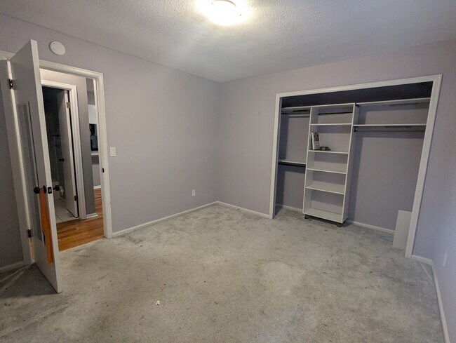 Building Photo - 6241 Willow Ln