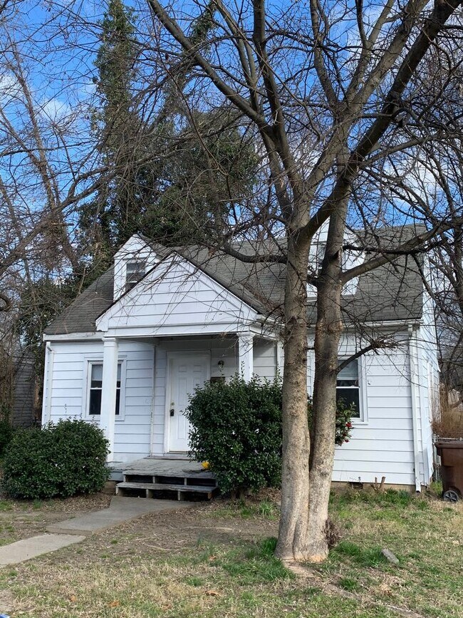 Building Photo - 1302 Overlook St