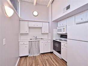 Building Photo - 2404 Longview St
