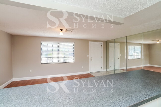 Building Photo - 8729 Sabal Way