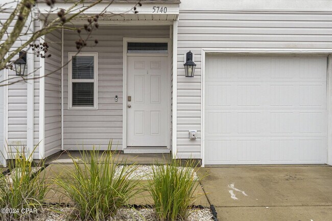 Building Photo - 5740 Callaway Cir