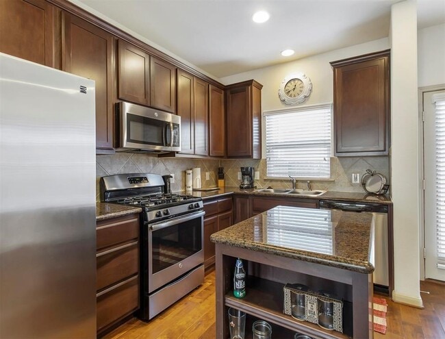 Building Photo - 5104 Pinemont Pl