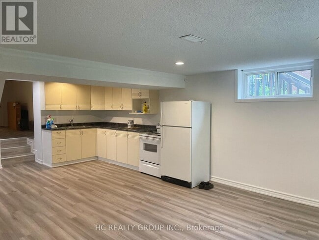 Building Photo - 42 Arkona Dr