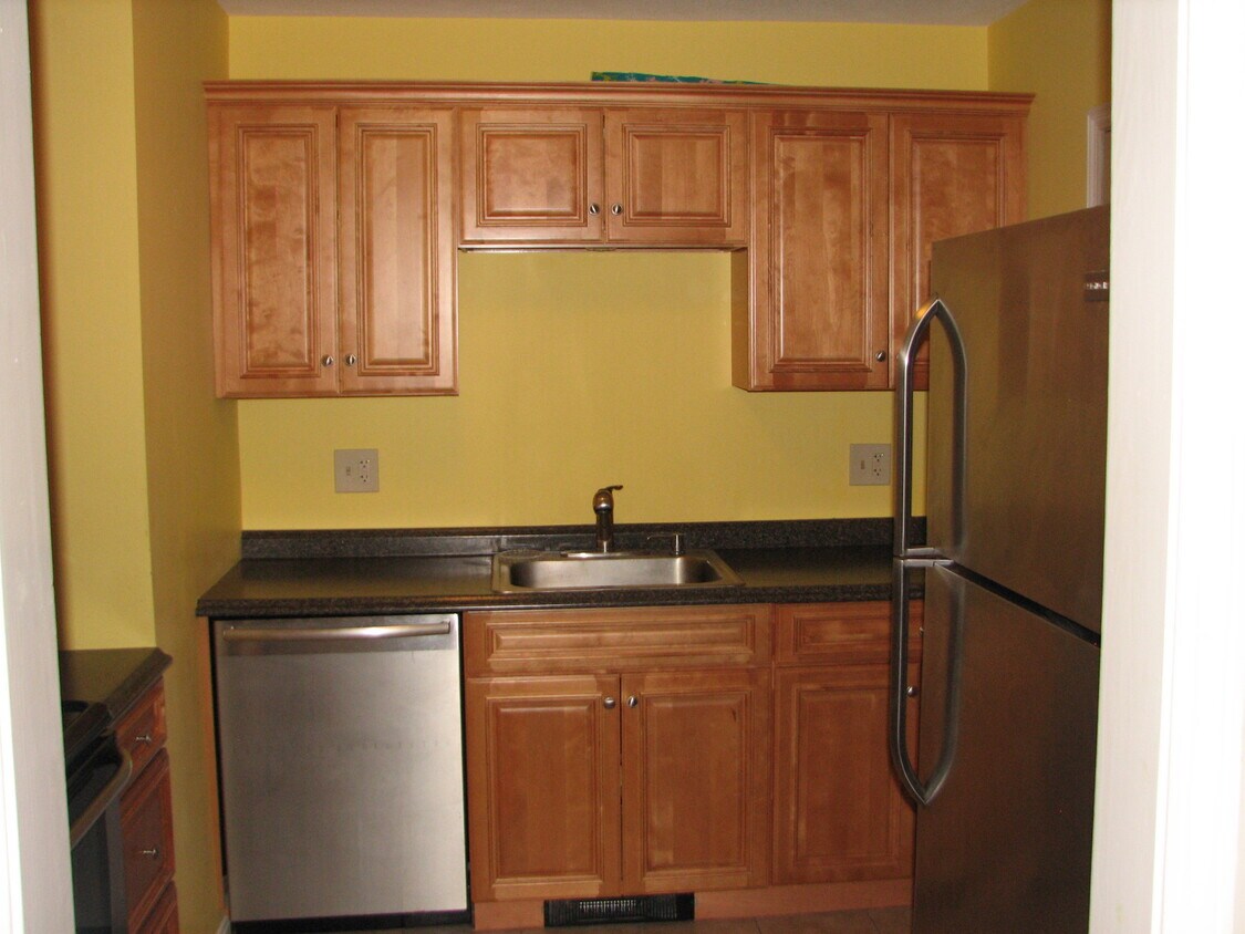 Primary Photo - 200 Manville Hill Rd