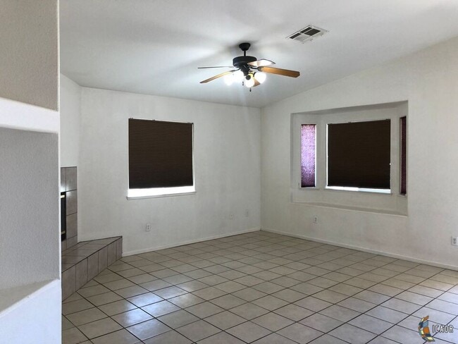 Building Photo - 263 la Paz Dr