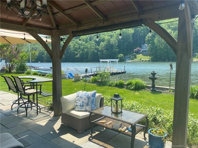 Building Photo - 17 Pinewood Shores
