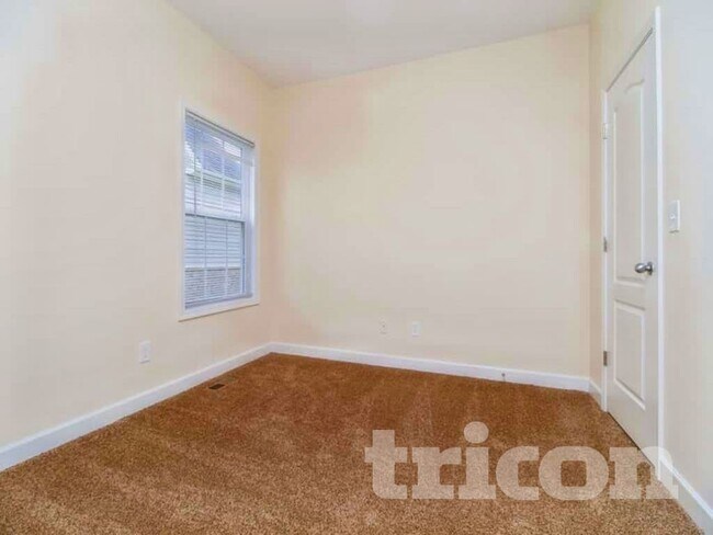 Foto del edificio - 1015 Golf View Way