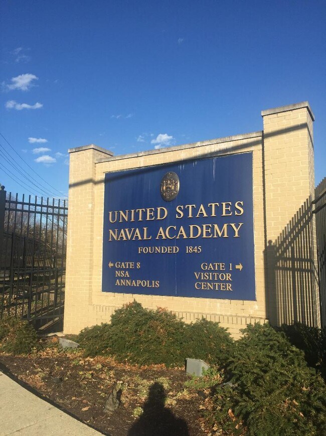 Building Photo - 10 S Monroe Rd