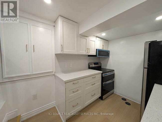 Building Photo - 31 Pietro Dr