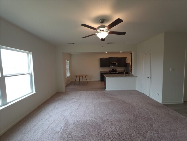 Building Photo - 305 Lone Mountain Dr