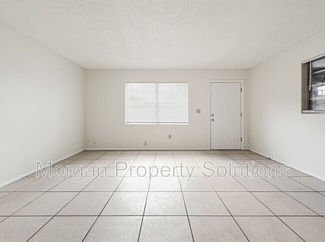 Foto del edificio - 1221 Poinsettia Ave