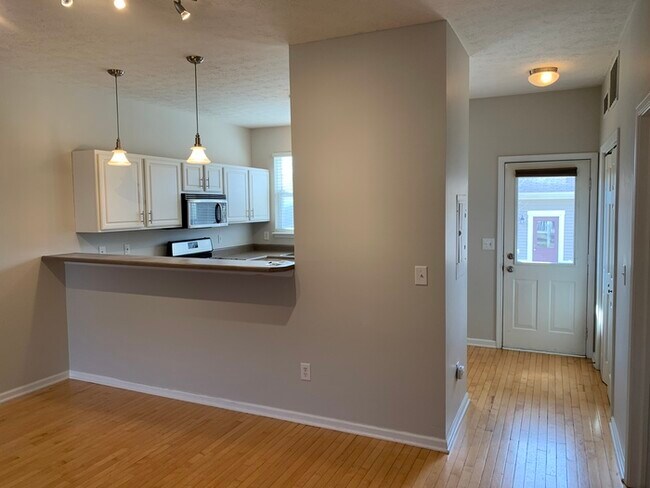 Building Photo - The perfect downtown condo