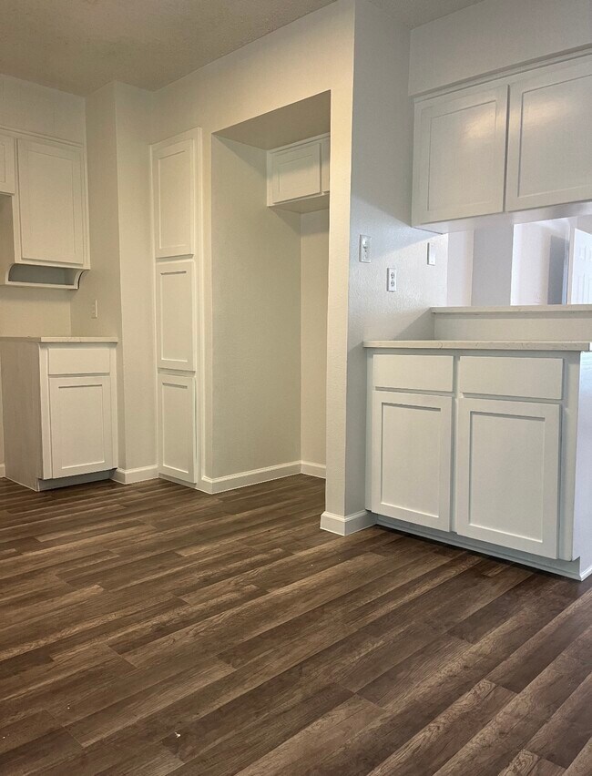 Foto del edificio - 6860 S Creek Dr