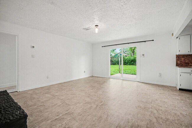 Foto del edificio - 1105 E Brown Ln