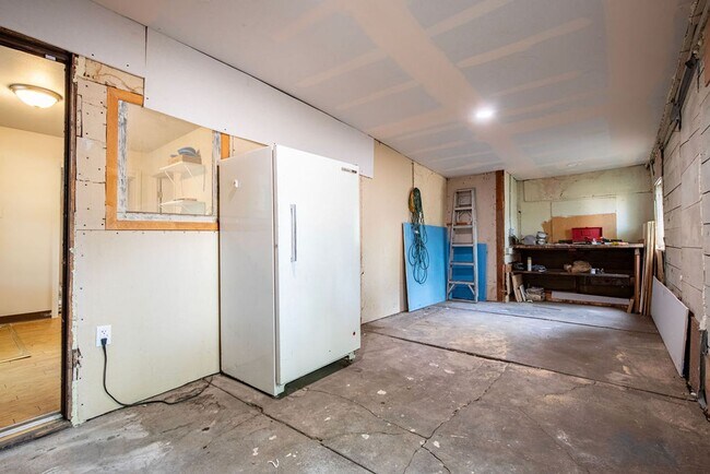 Building Photo - Quaint 2 Bed 1 Bath House in 80907!!