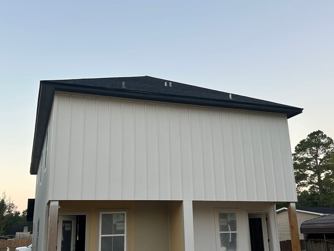 Building Photo - 8435 Harvard Dr