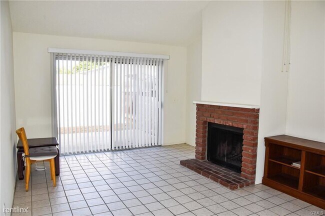 Building Photo - 3 br, 2 bath Duplex - 125 S Cypress St Apt A