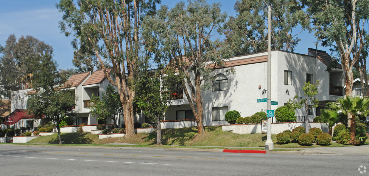 Building Photo - 987 Del Mar Blvd