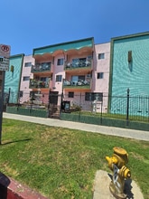 Building Photo - 701 S Oxford Ave