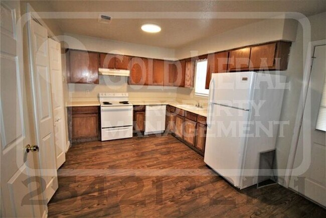Foto del edificio - Spacious & affordable 3-bed, 2.5-bath! - Now Available for Rent!