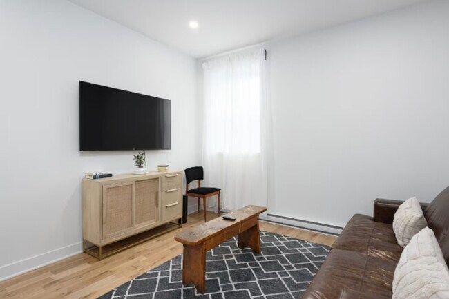 Building Photo - 3632 Rue Notre-Dame Ouest-SI ID1601932P