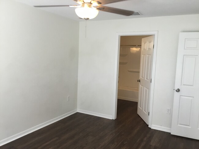 Foto del edificio - 10225 Summerview Cir