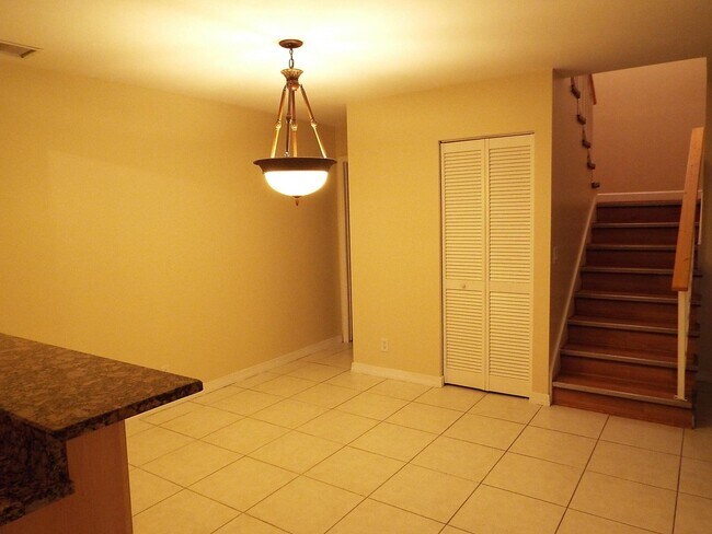 Building Photo - 1567 Shaker Cir