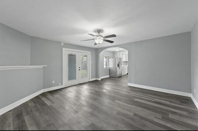 Foto del edificio - 405 Kelly Ln