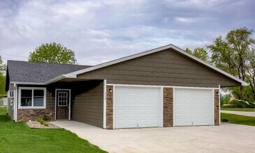 Building Photo - 501 Plaza Heights Rd