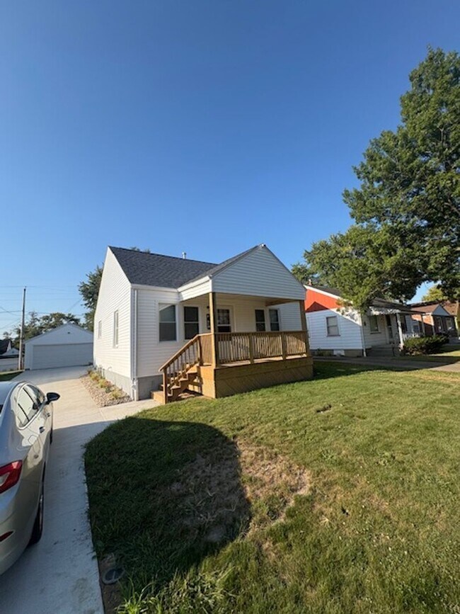 Building Photo - 2046 W Hudson St
