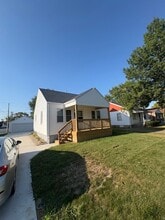 Building Photo - 2046 W Hudson St