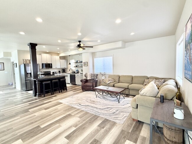 Building Photo - 186 W Quandary Ct