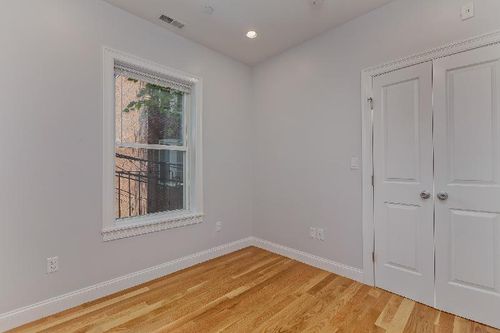 Building Photo - 721 Parker St